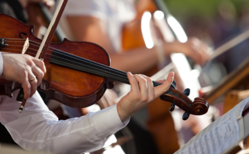 Minikoncert csendül fel több település közterén 