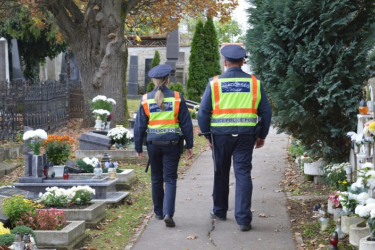 Megkülönböztetett figyelemmel készül a rendőrség a mindenszentek ünnepének és a halottak napjának időszakára