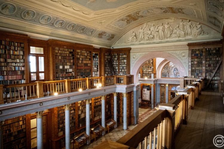 Rovarinvázió miatt átmenetileg bezár a Pannonhalmi Főapátsági Könyvtár