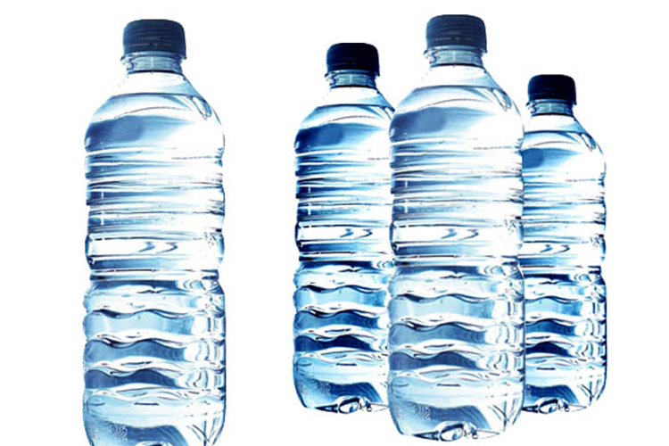 Palackos vizet visz a külterületekre a tamási önkormányzat