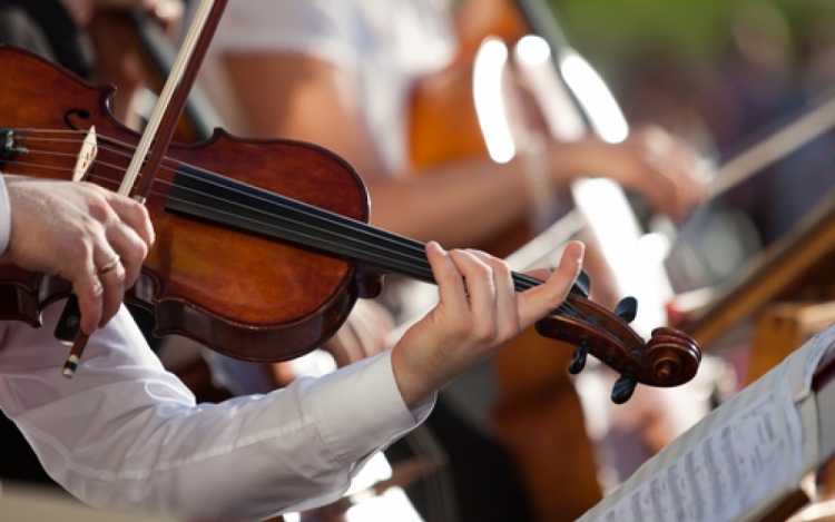 Minikoncert csendül fel több település közterén 