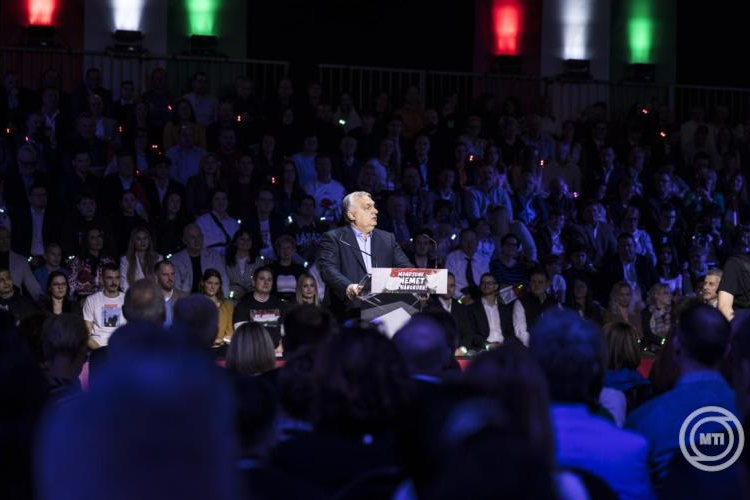 Orbán Viktor: arról, hogy megyünk-e háborúba vagy kimaradunk, a 2026-ban megválasztott kormány fog dönteni