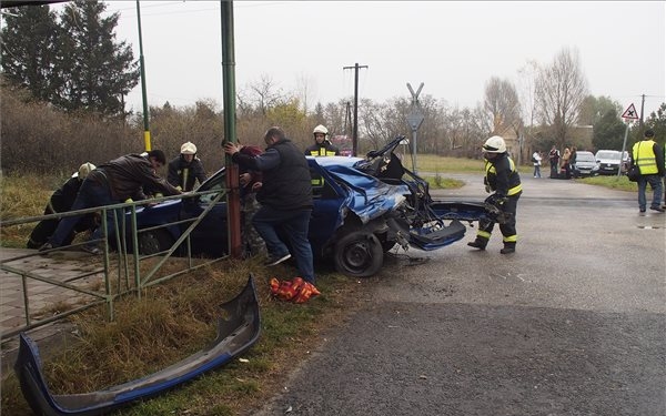 Személyautóval ütközött az InterCity Szatymaznál