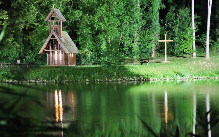 Harangszenteléssel kötötték össze öt hektár erdő telepítésének megkezdését Tamásiban