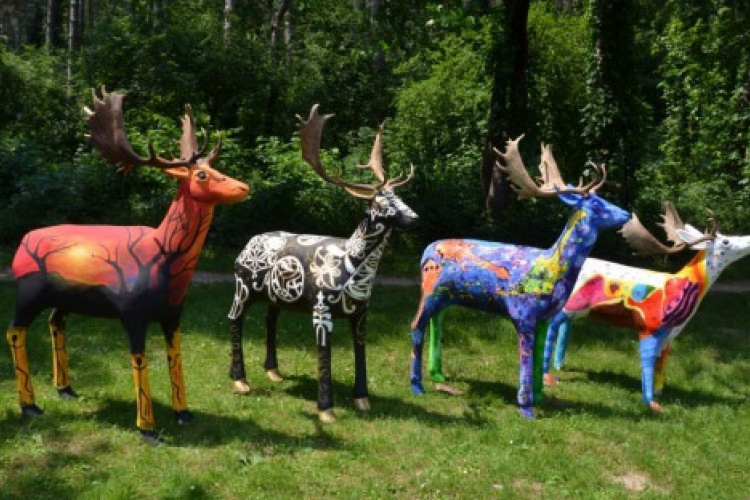 Idén is: DeerParade - Street Art