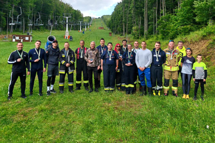 Sikeresen szerepeltek a Tolna vármegyei tűzoltók a Vertikál Eplény versenyen