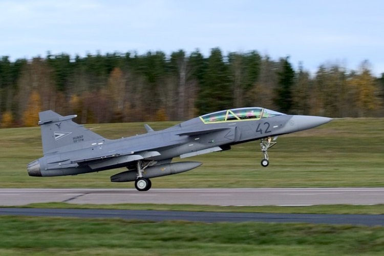 A paksi atomerőműhöz riasztották a honvédség Gripenjeit