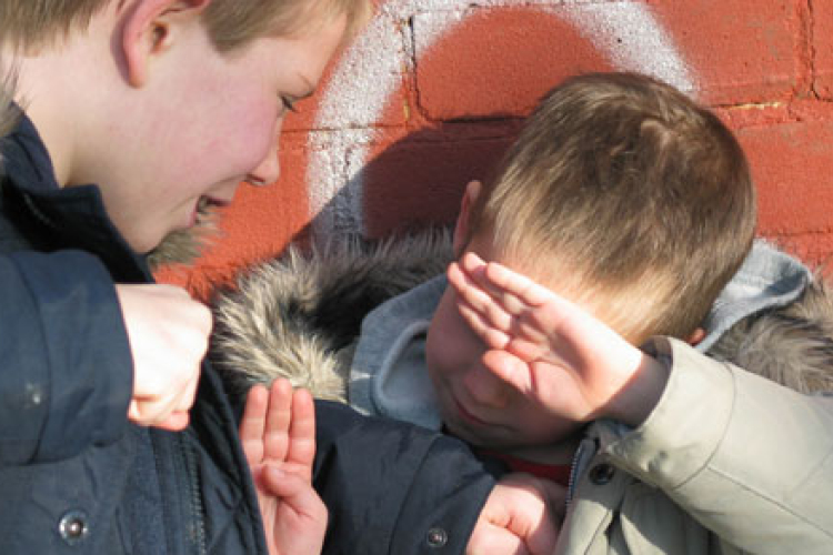 Heteken keresztül zsarolták a fiút