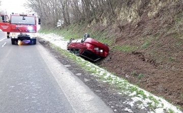  Félpályás útlezárás a 61-es főúton