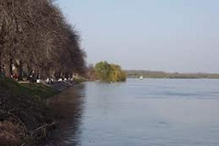 Harminc centiméterrel dőlhet meg a csúcs