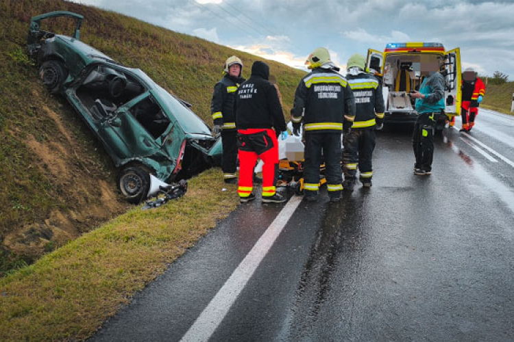 Két személyautó ütközött a 61-esen Párinál