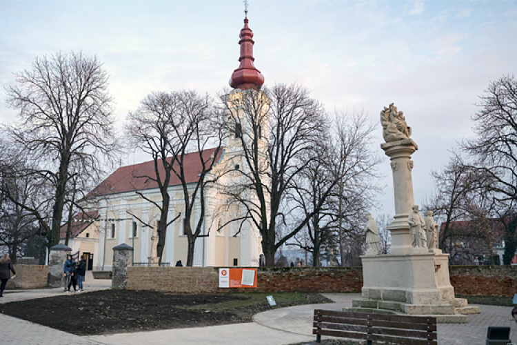 Átadták a felújított Nagyboldogasszony-templomot Tamásiban