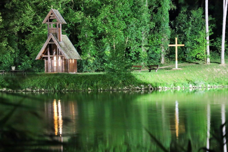 Harangszenteléssel kötötték össze öt hektár erdő telepítésének megkezdését Tamásiban