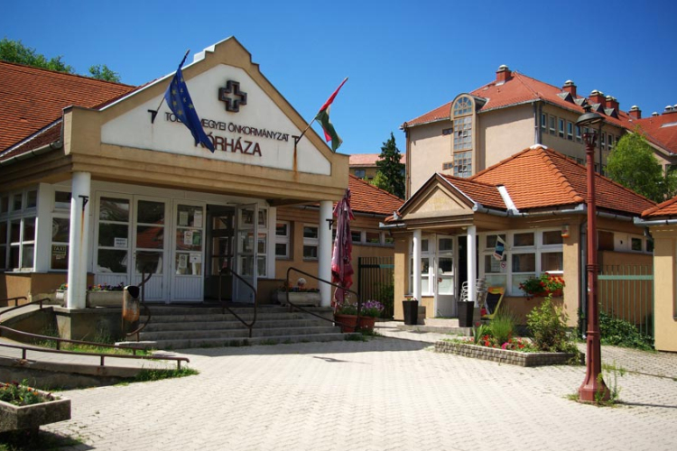 Csúcsminőségű, új ágyakat kapott a Tolna Megyei Balassa János Kórház 