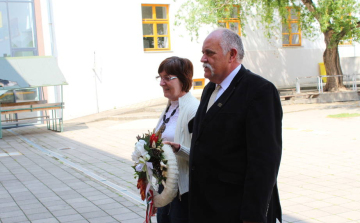 Würtz Ádám emléktáblájánál koszorúztak