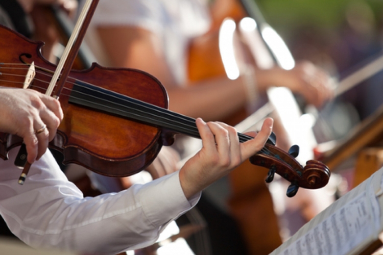 Minikoncert csendül fel több település közterén 